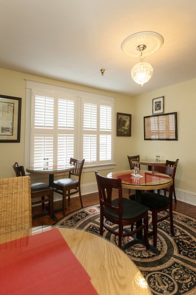 Dining room with 2 top tables